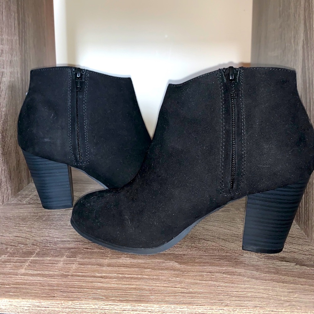 Black Boots with a heel (Super Comfy!)